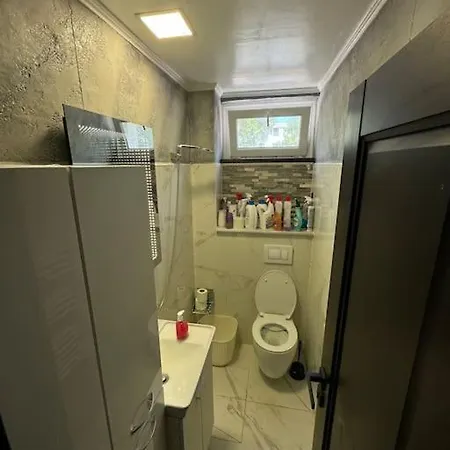 Cu 4 Renovat Lägenhet Constanţa